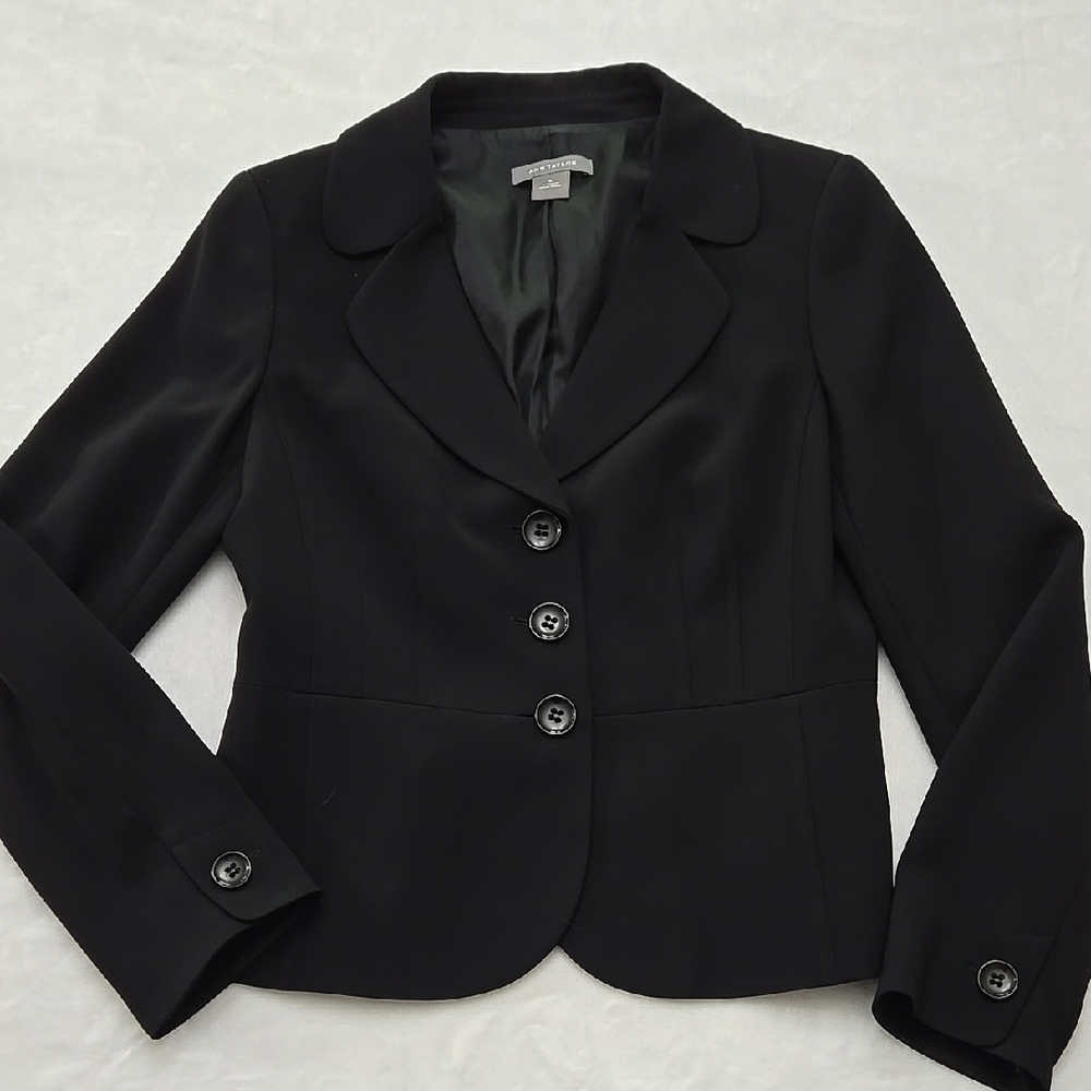 Ann Taylor Blazer with Notched‎ Lapel and Tailored Fit, Jacket, Black Size 4